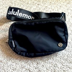 Lululemon crossbody pouch